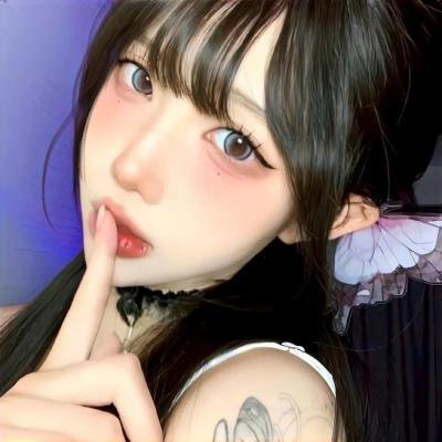 戴脚镣的女孩